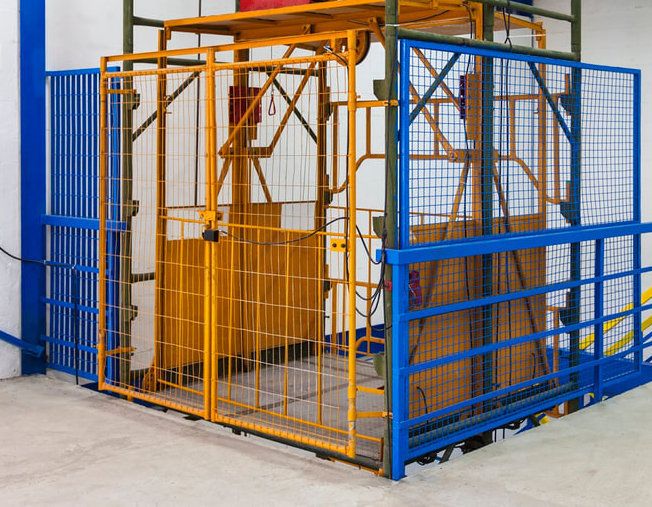 dzwig-towarowy_orig-2